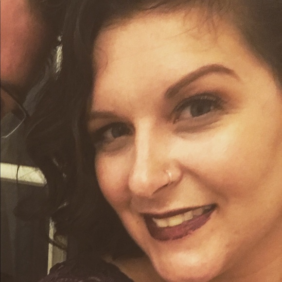 Meet your Posher, Heather - Picture 1 of 1